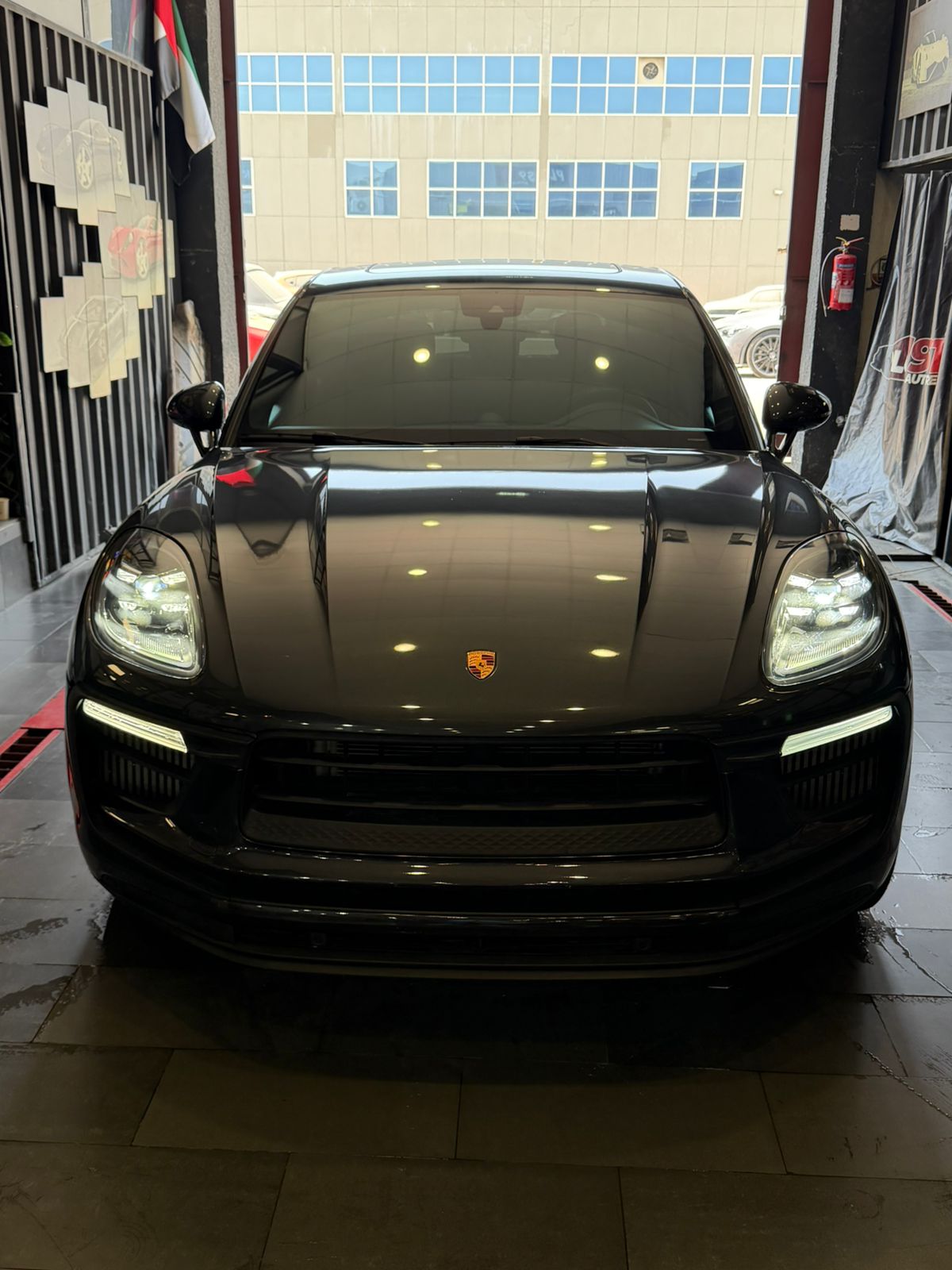 Gris oscuro Porsche Macan Sport Edition 2024