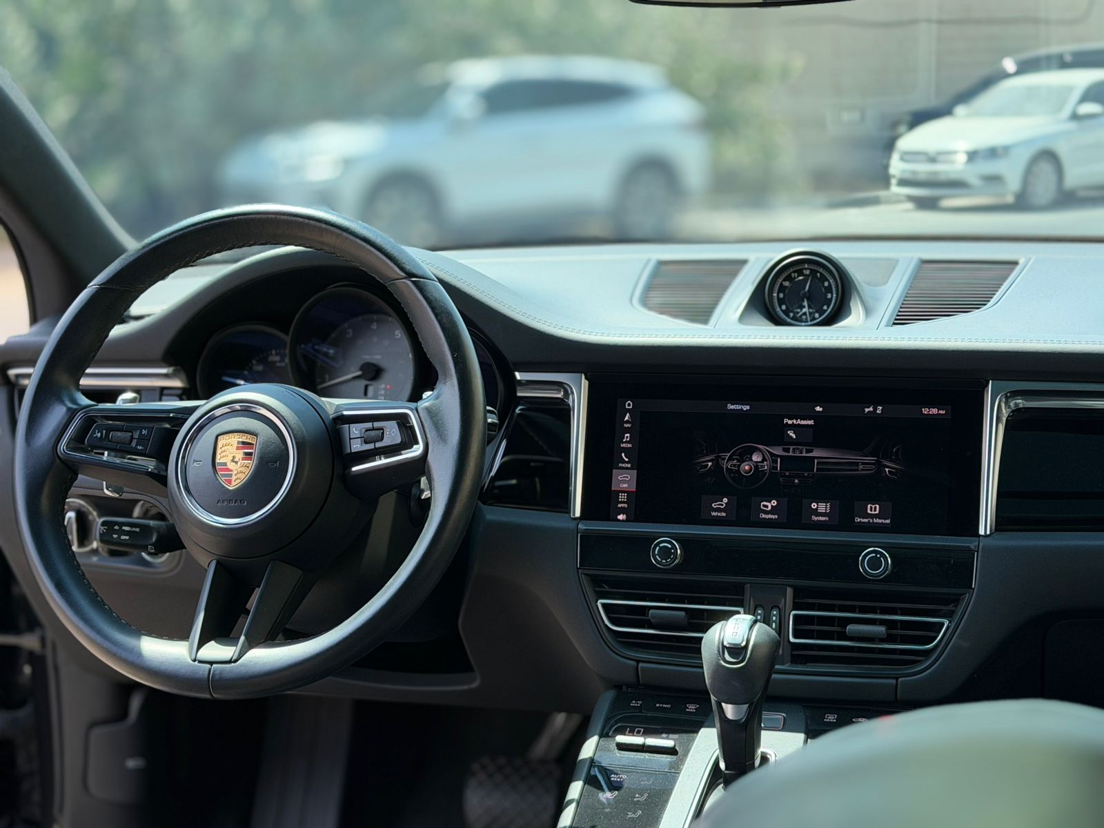 Gris oscuro Porsche Macan Sport Edition 2024