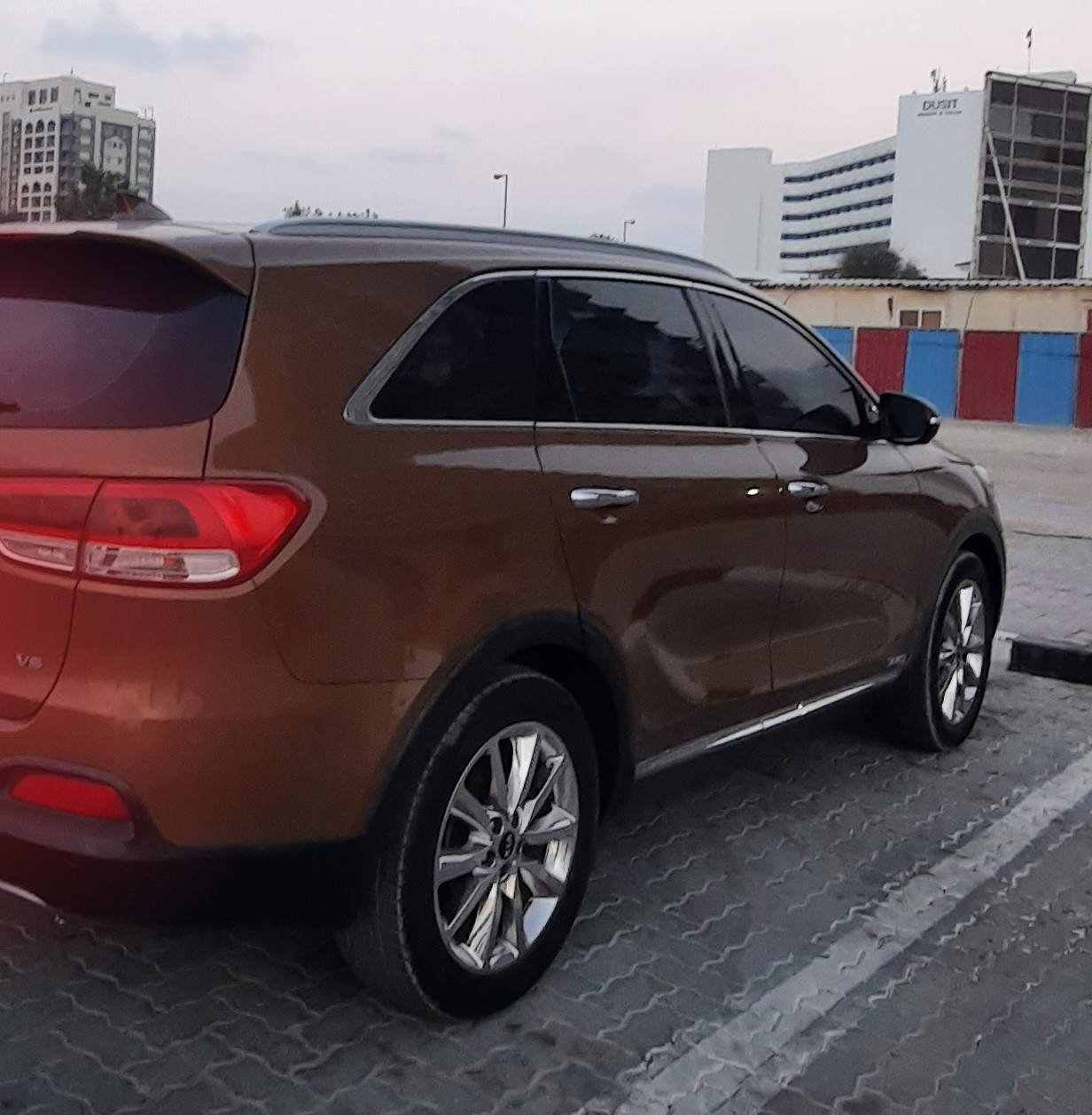 Brown Kia Sorento DLX AWD 2016
