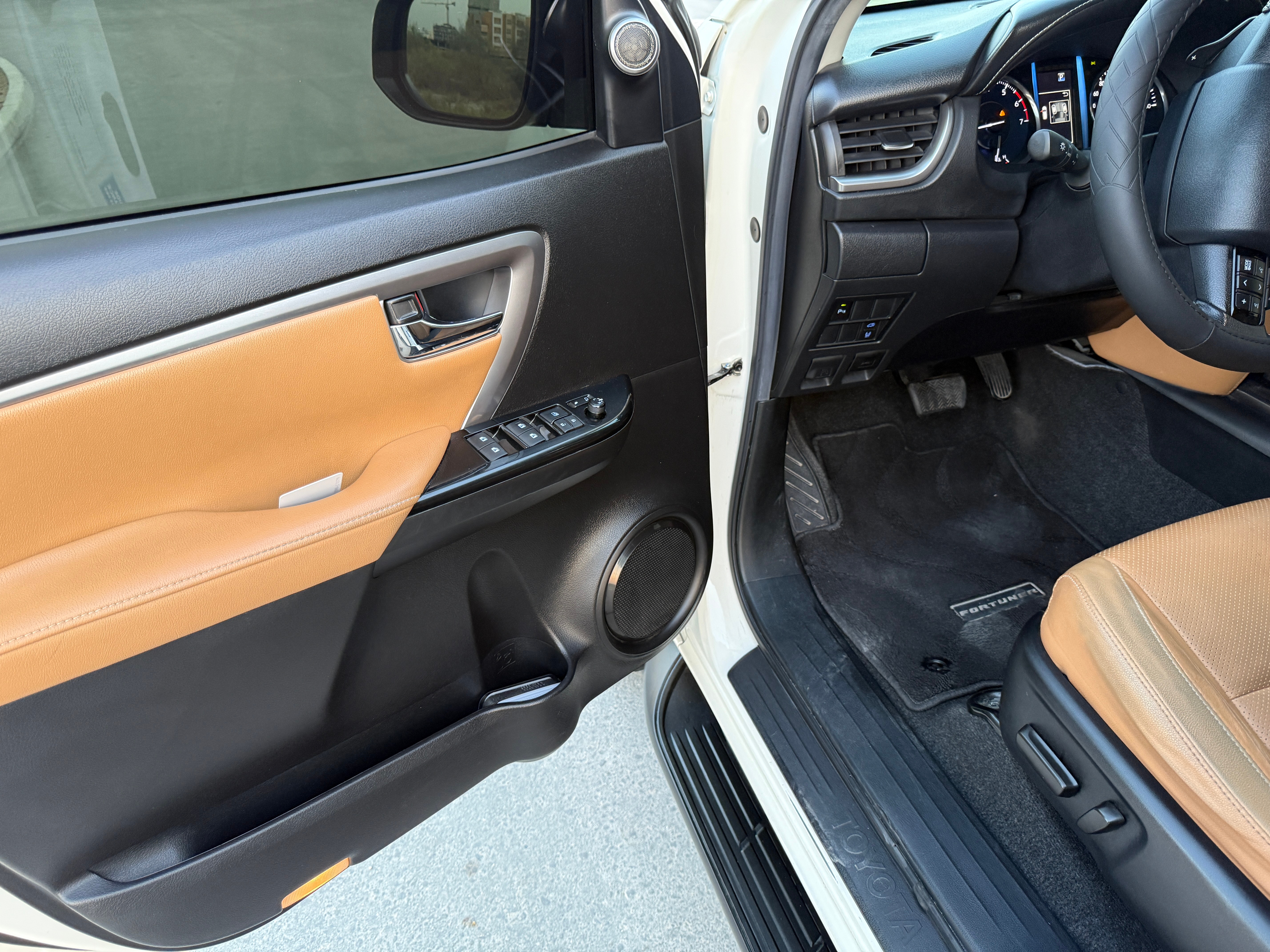 Beyaz Toyota Fortuner VXR 2022