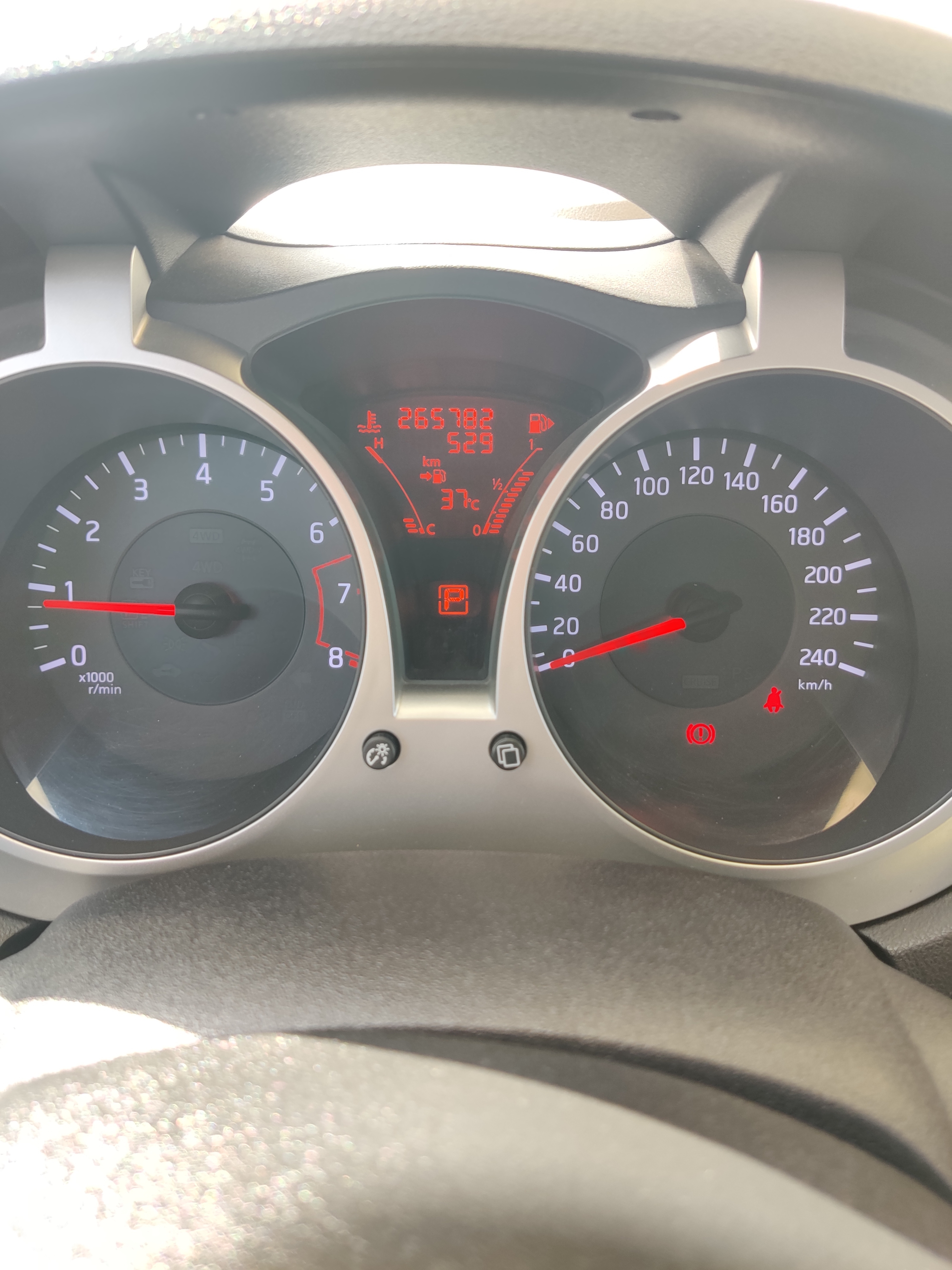 أبيض نيسان Juke S 2014