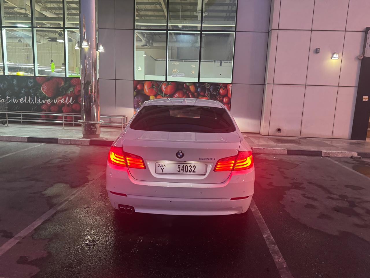Blanc BMW 528i 2013