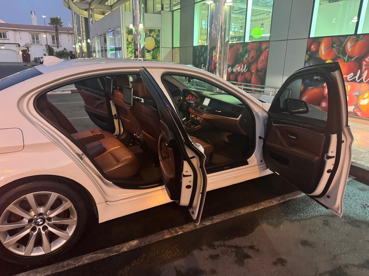 Blanc BMW 528i 2013