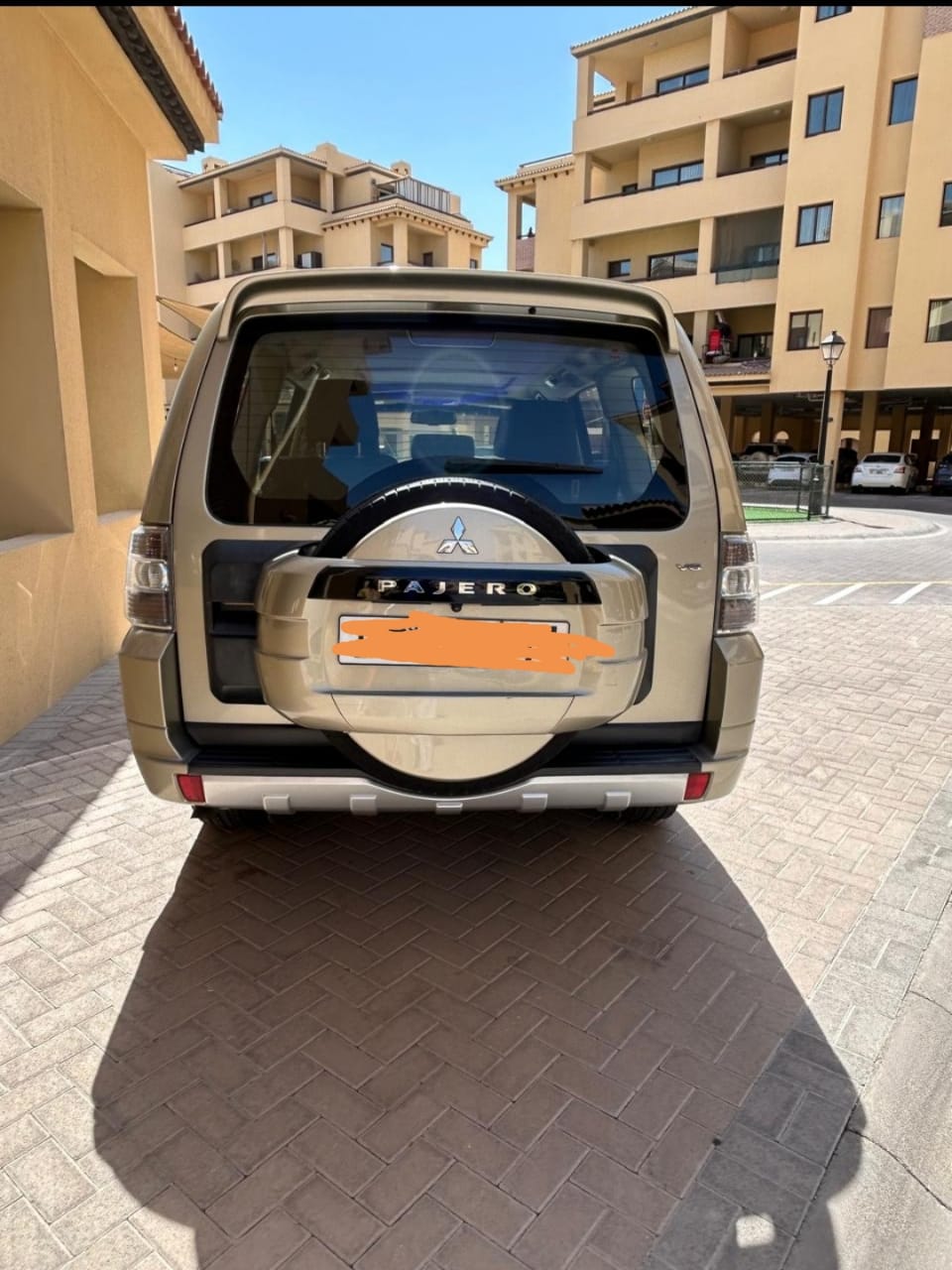 Золото Mitsubishi Pajero GLS 5 Door 2012 год