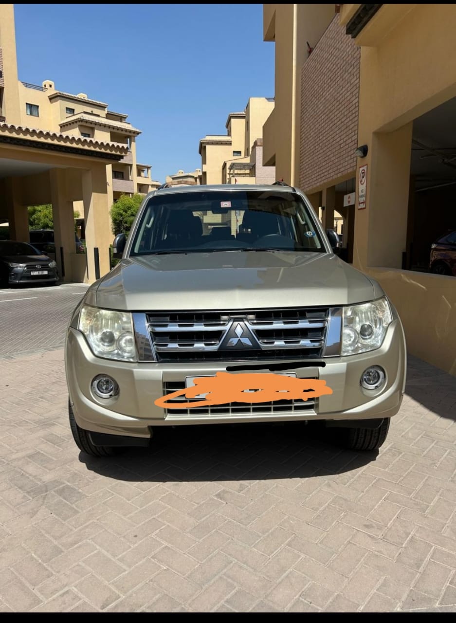 Золото Mitsubishi Pajero GLS 5 Door 2012 год