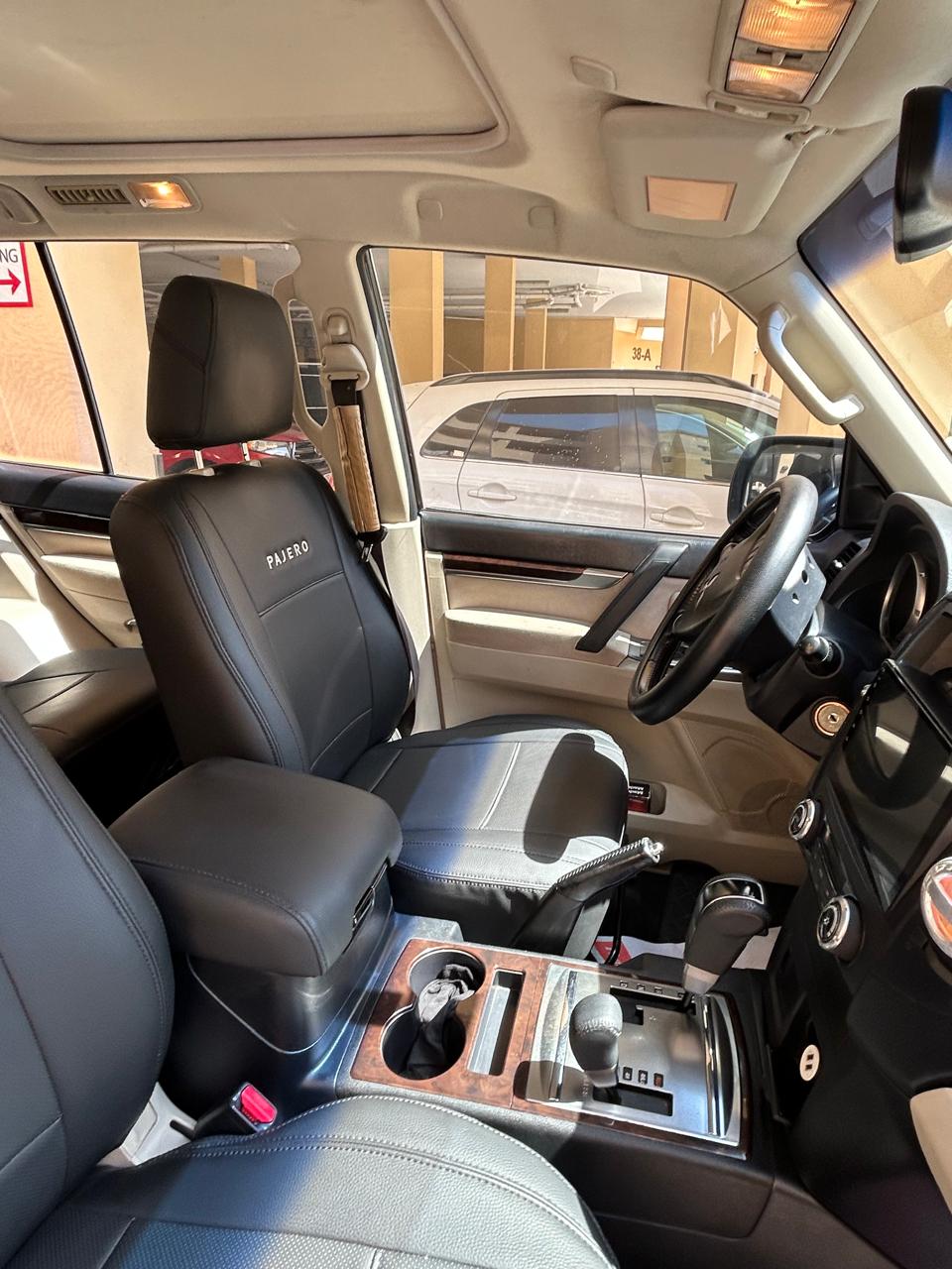 Золото Mitsubishi Pajero GLS 5 Door 2012 год