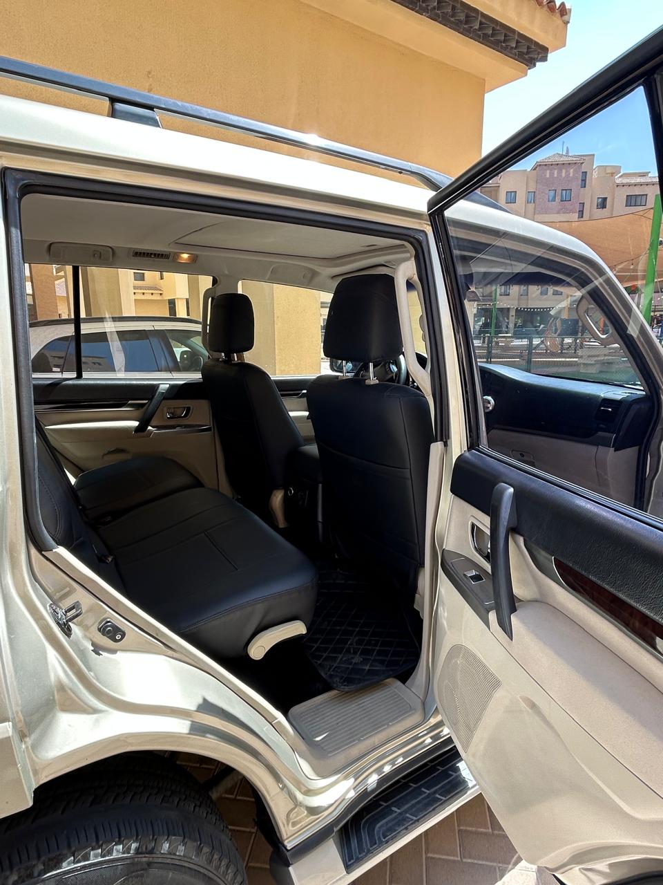 Золото Mitsubishi Pajero GLS 5 Door 2012 год
