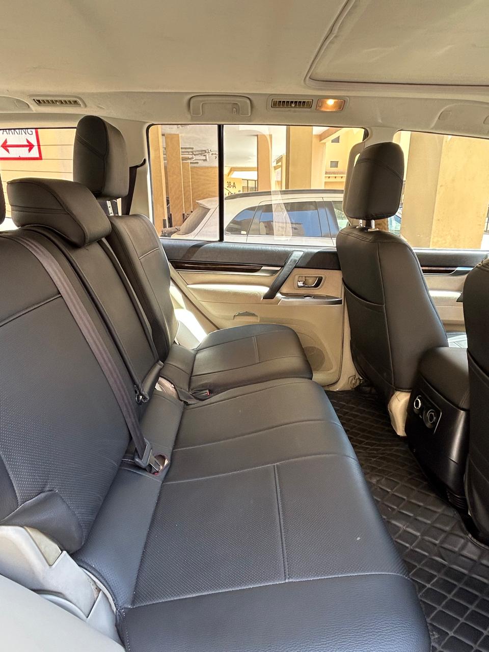 Золото Mitsubishi Pajero GLS 5 Door 2012 год