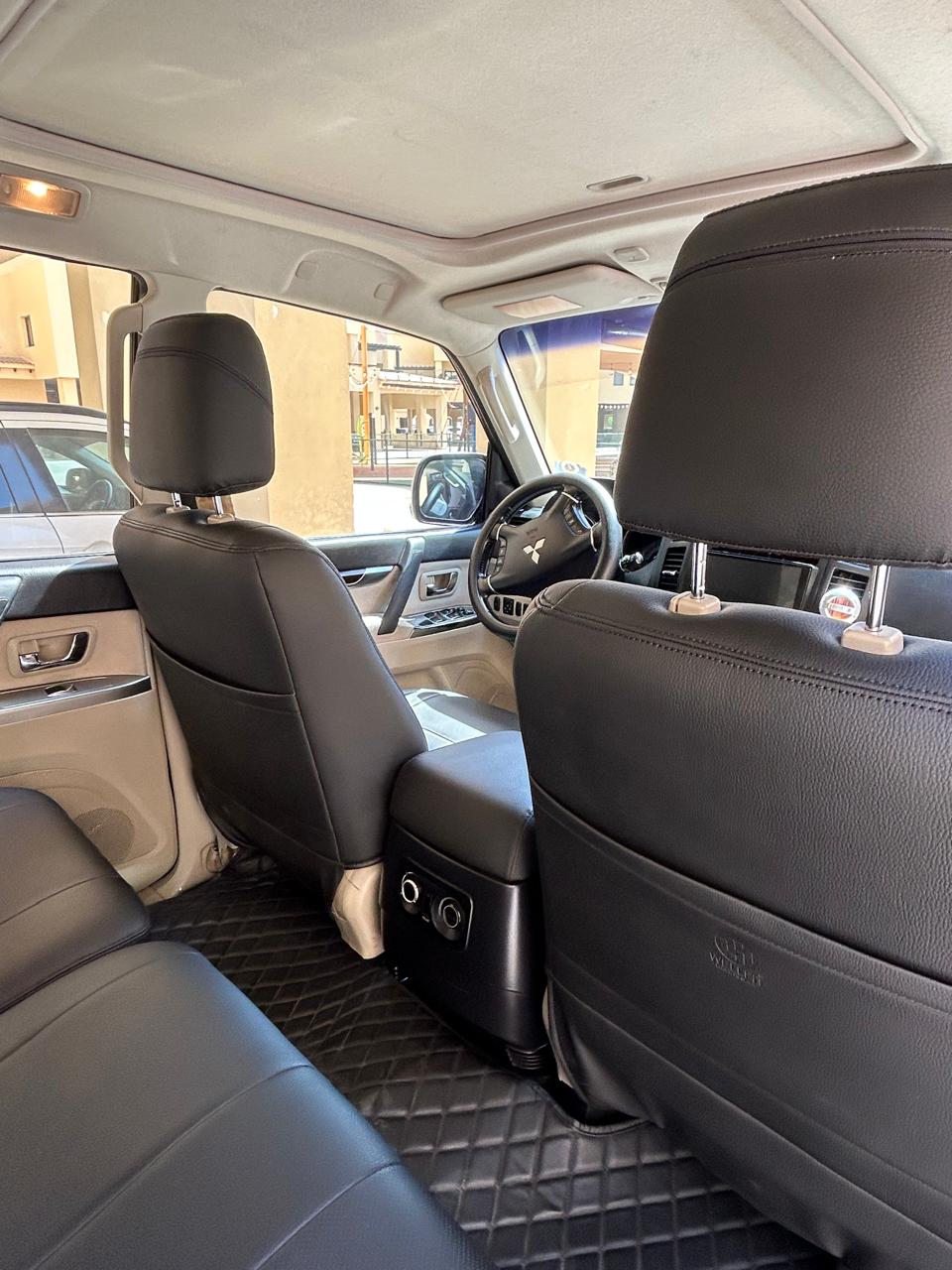 Золото Mitsubishi Pajero GLS 5 Door 2012 год