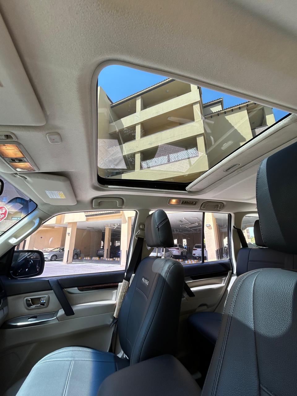 Золото Mitsubishi Pajero GLS 5 Door 2012 год