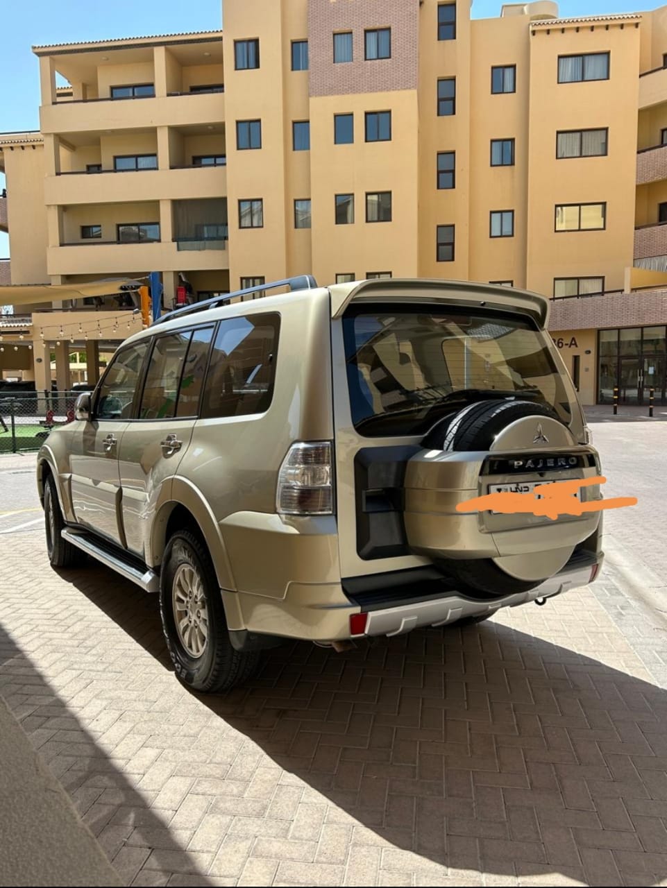 Золото Mitsubishi Pajero GLS 5 Door 2012 год