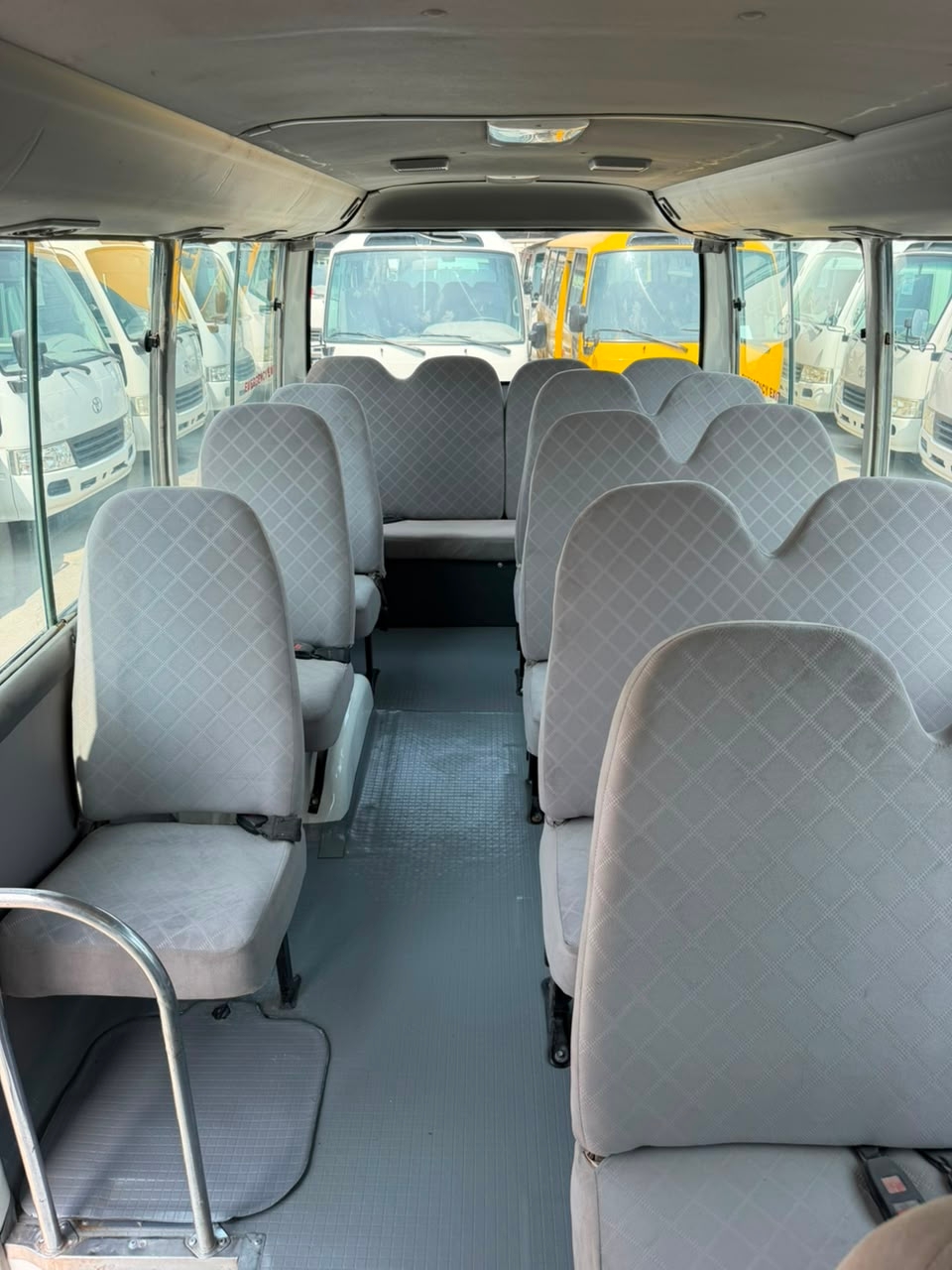 Blanco Toyota Coaster 2009
