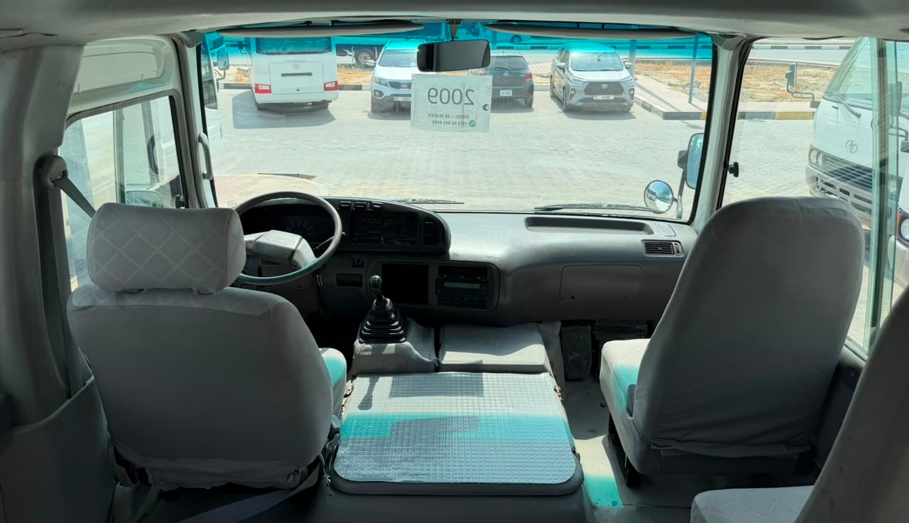 Blanco Toyota Coaster 2009
