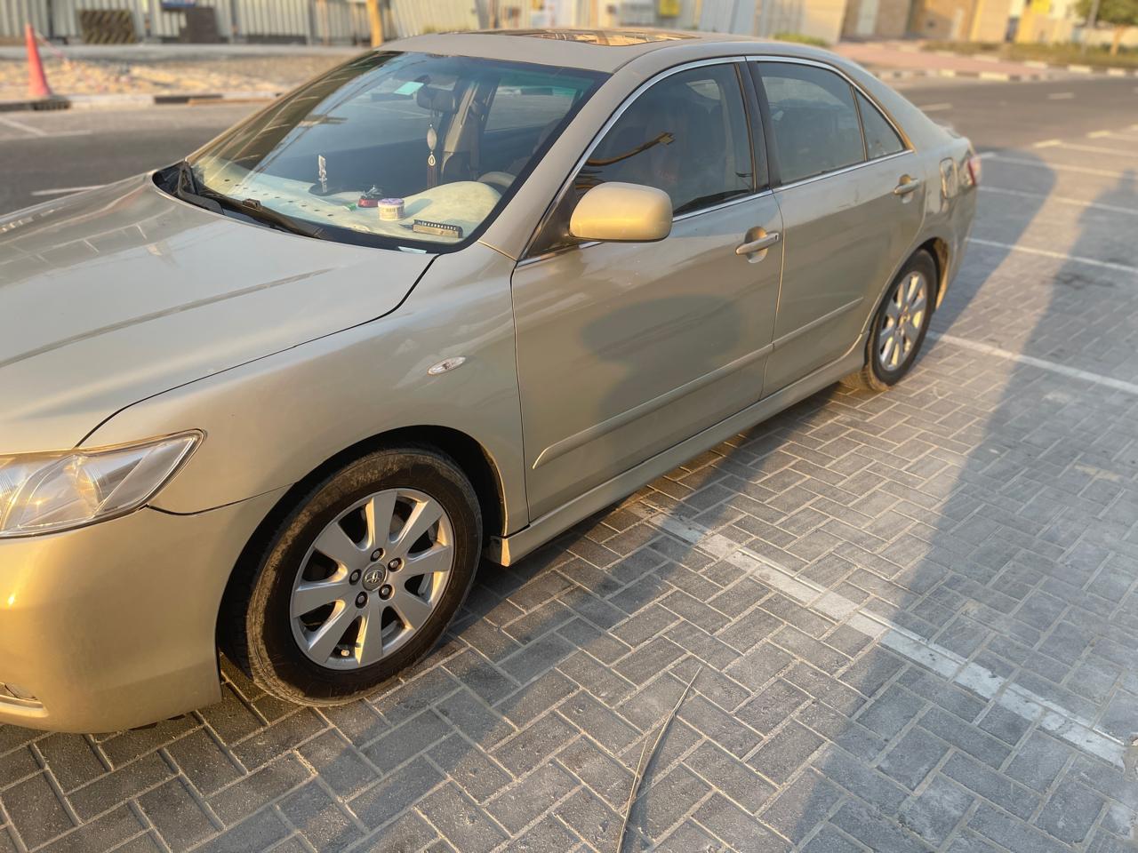 Gold Toyota Camry SE 2007