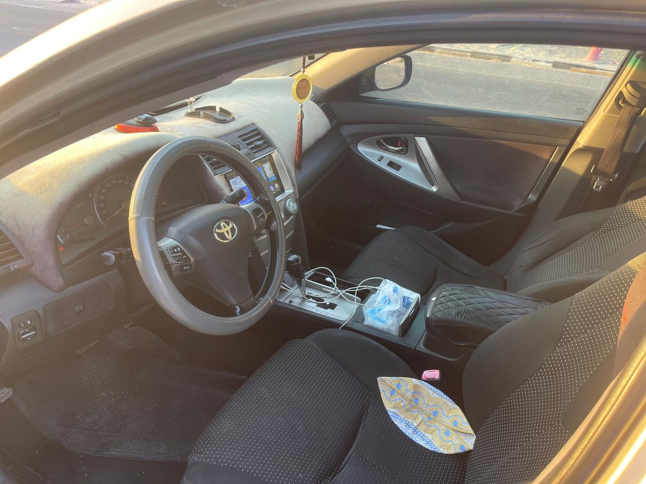 Gold Toyota Camry SE 2007