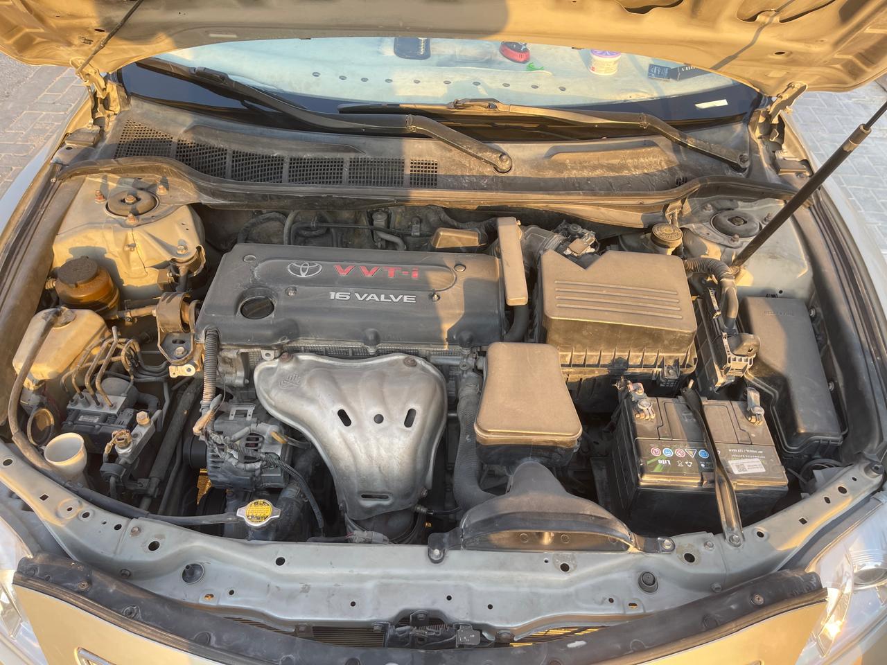 Gold Toyota Camry SE 2007