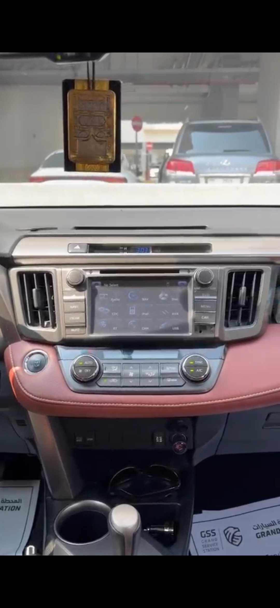 Черный Toyota RAV4 VXR 2015 год