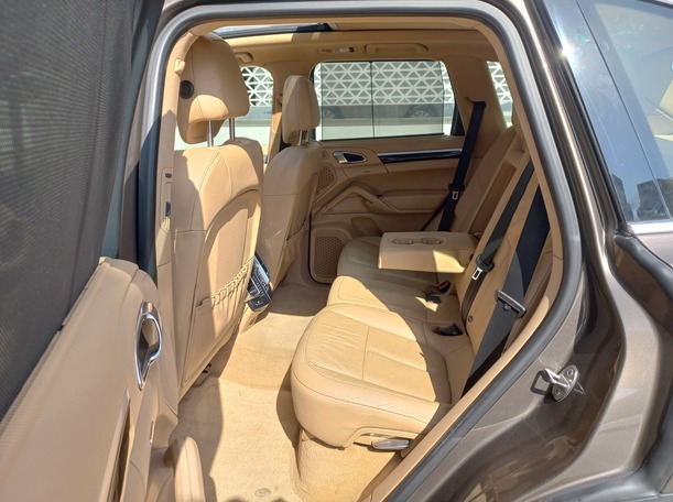 بني بورش  Cayenne Platinum Edition 2014