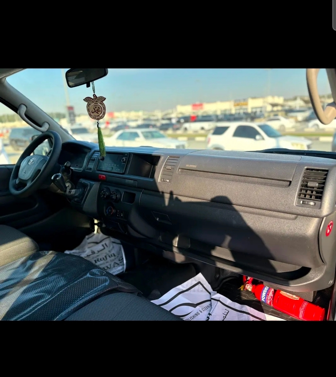 أبيض تويوتا Hiace GL 2014
