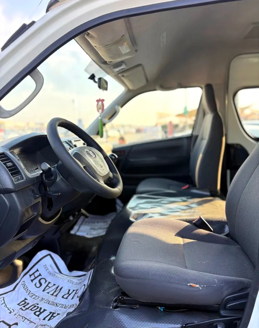 Weiß Toyota Hiace GL 2014