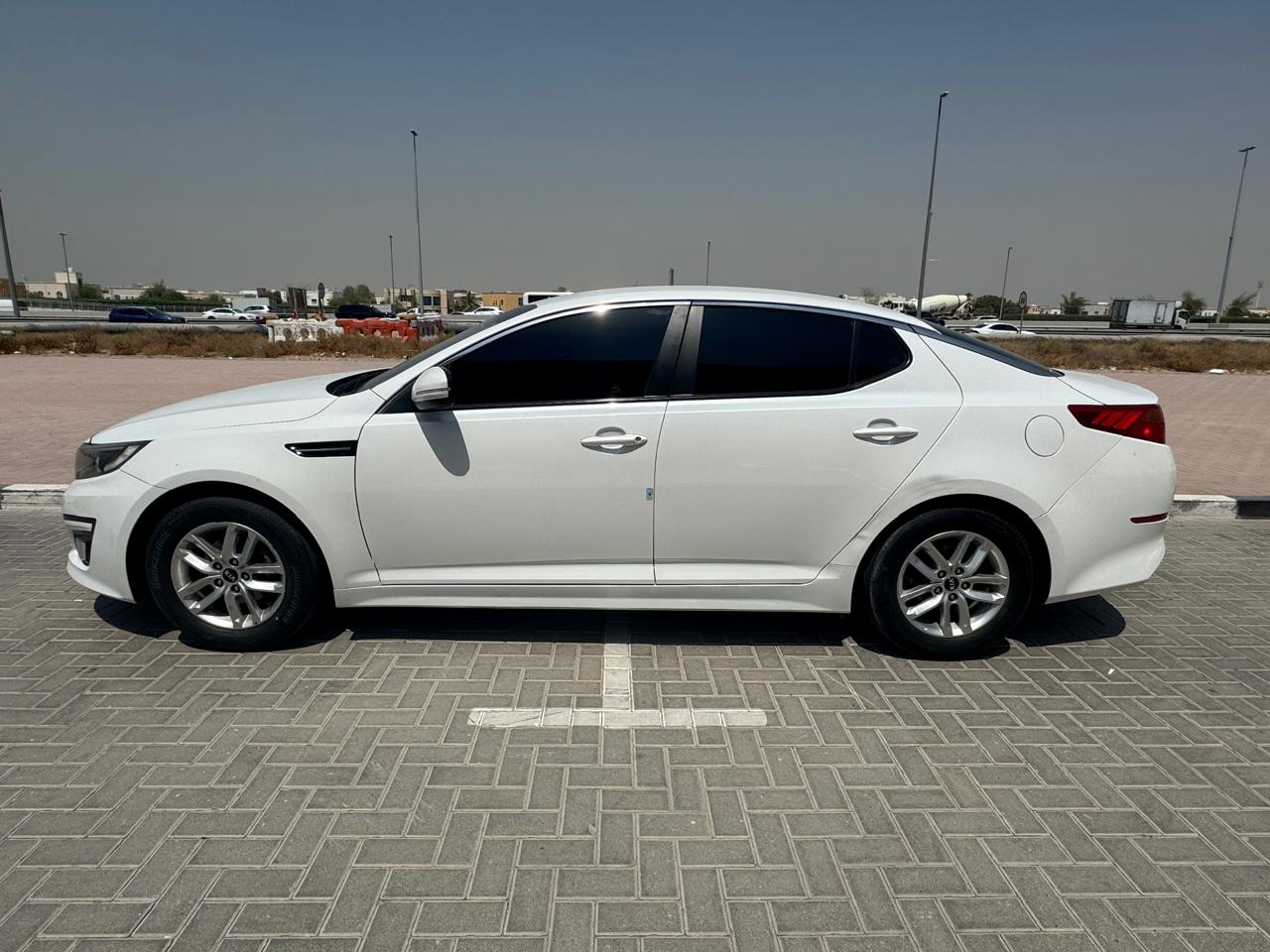 白色的 起亚 Optima EX Mid 2016 年