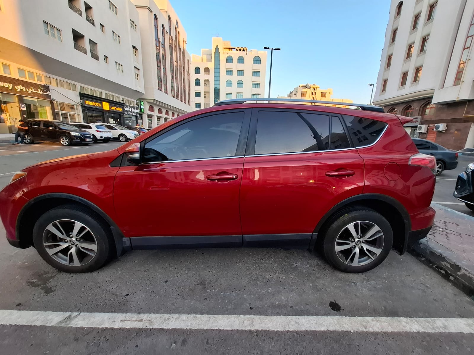 rood Toyota RAV4 XLE 2017