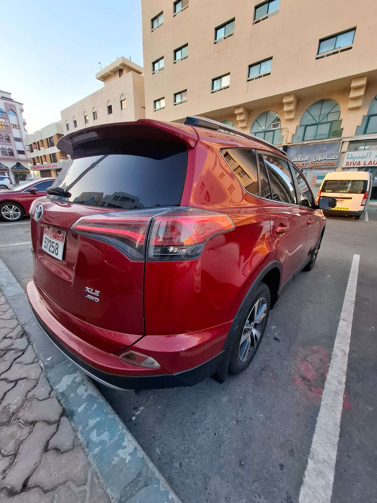 rood Toyota RAV4 XLE 2017
