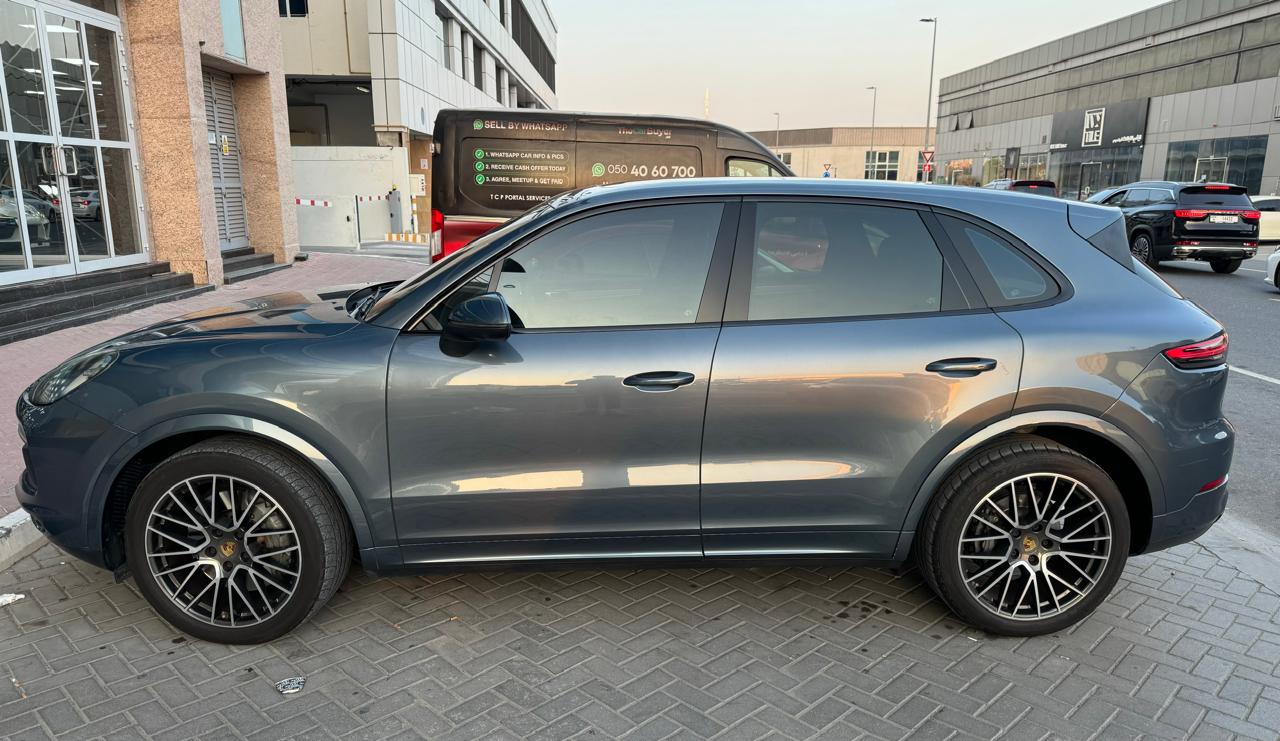 Bleu Porsche Cayenne S 2018