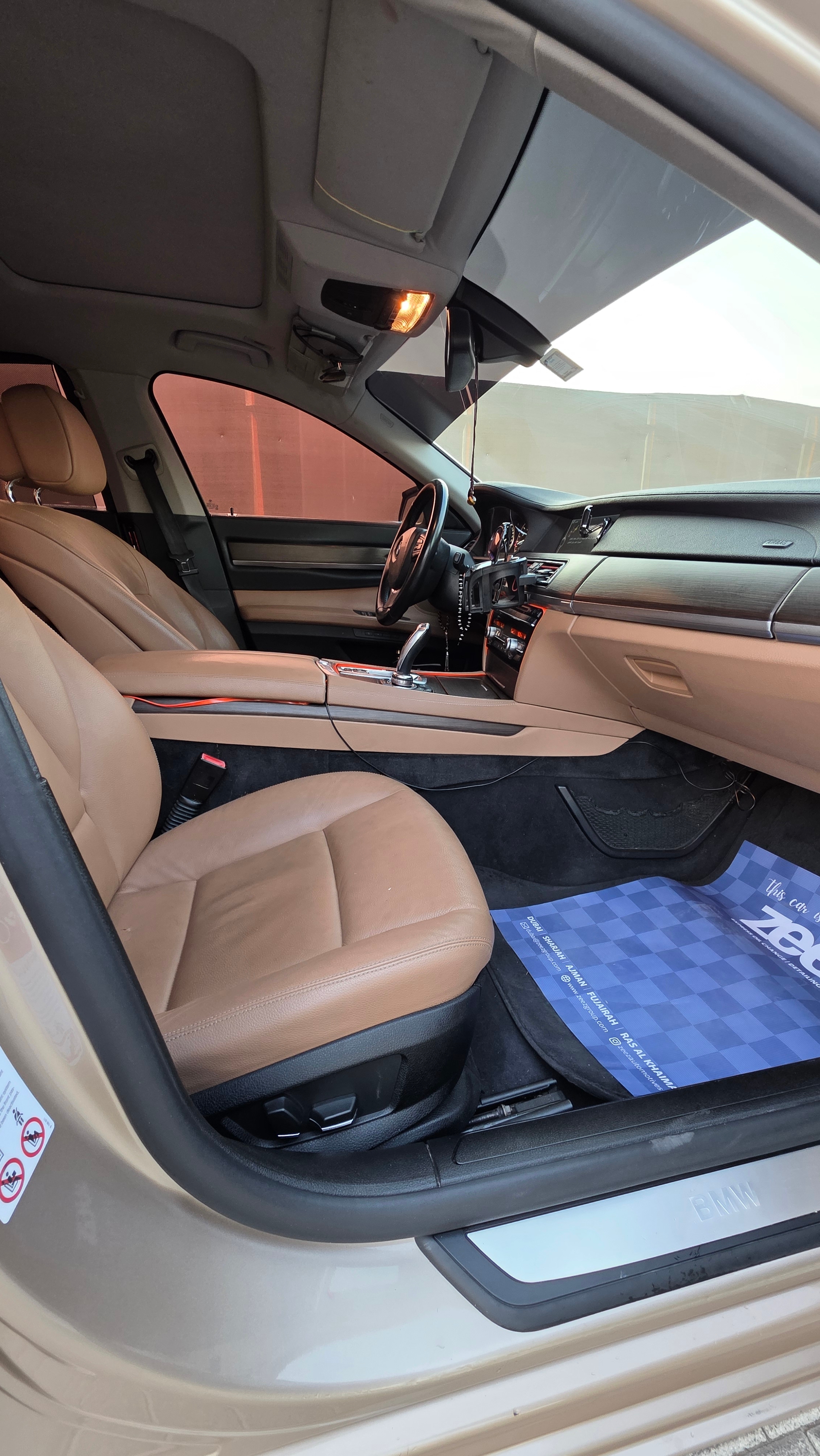 Gold BMW 730Li 2011