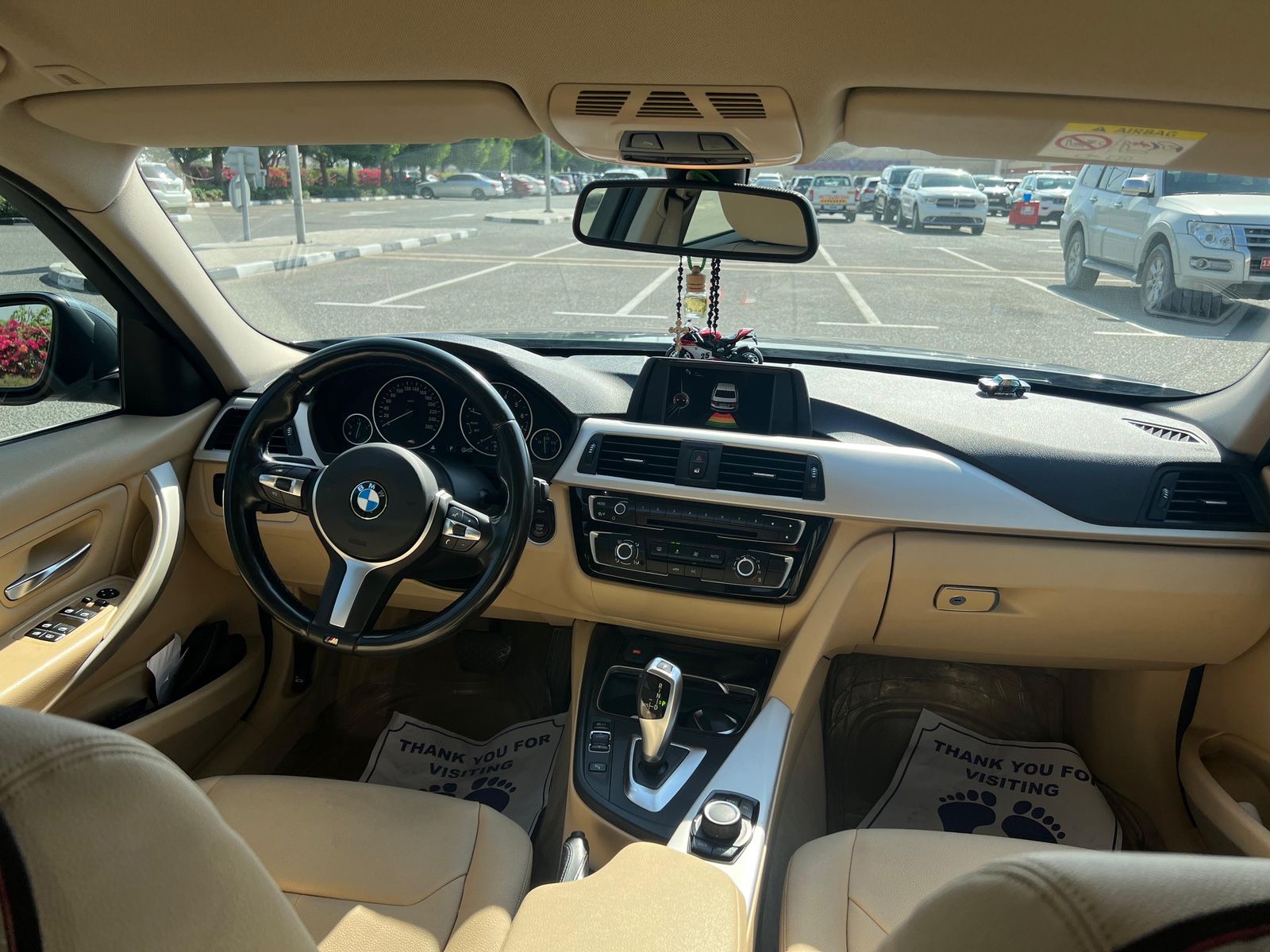 Gris foncé BMW 3 Series 318i 2017