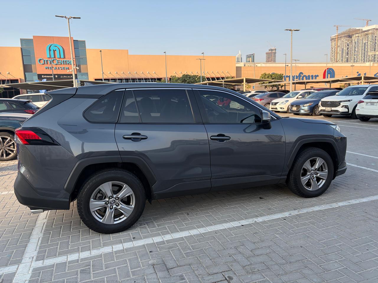 灰色的 丰田 RAV4 EX 2022