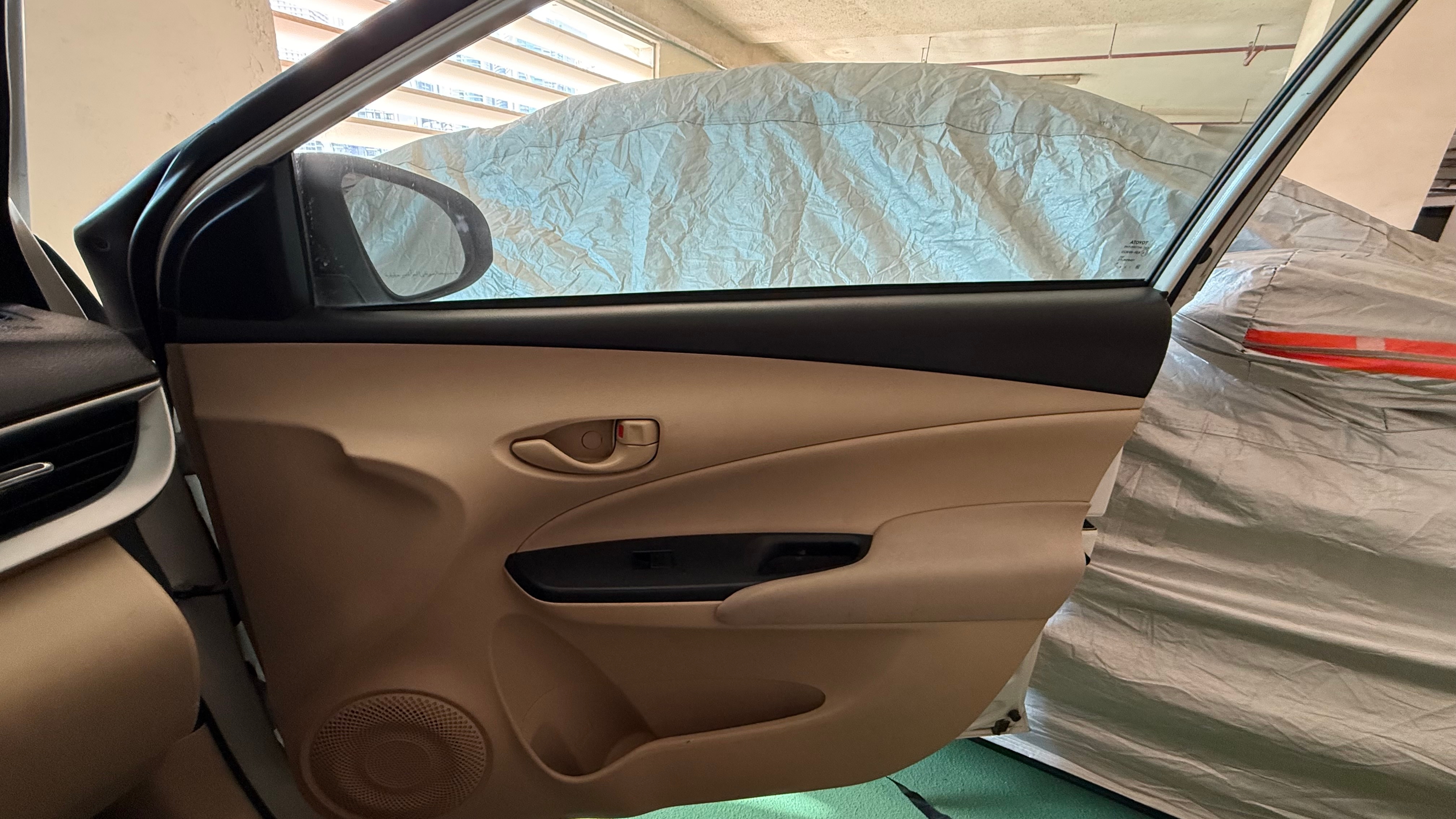 Белый Toyota Yaris Sedan 2019 год