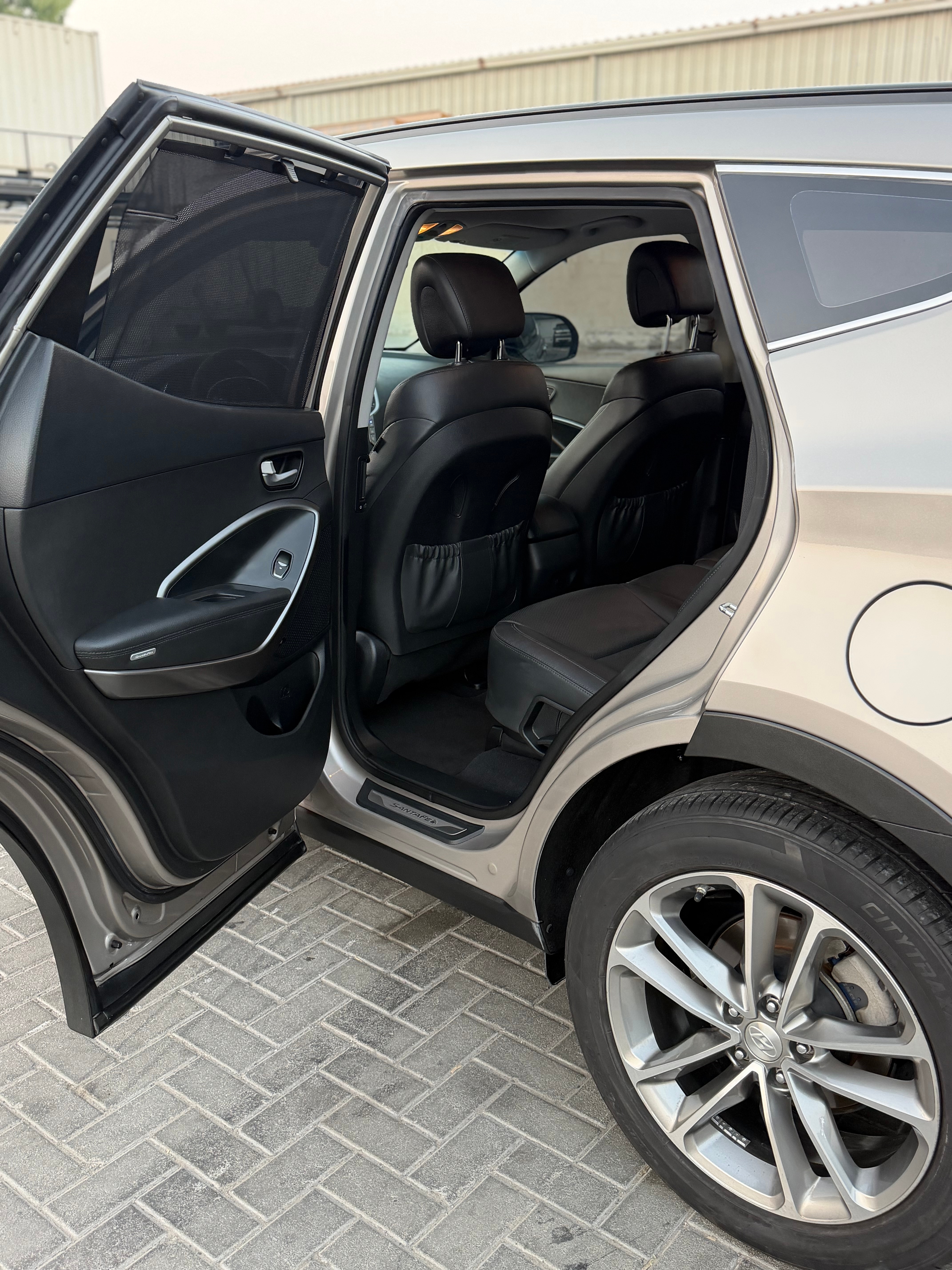 Grigio metallizzato Hyundai Santa Fe 2016