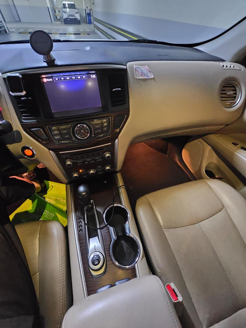 Bianca Nissan Pathfinder SV 2018