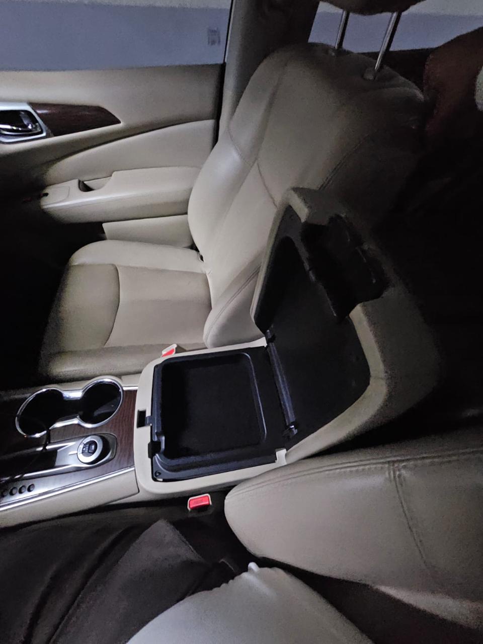 Bianca Nissan Pathfinder SV 2018