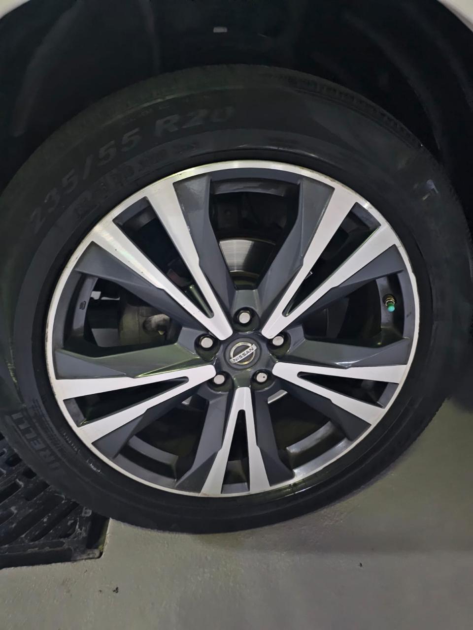 Bianca Nissan Pathfinder SV 2018