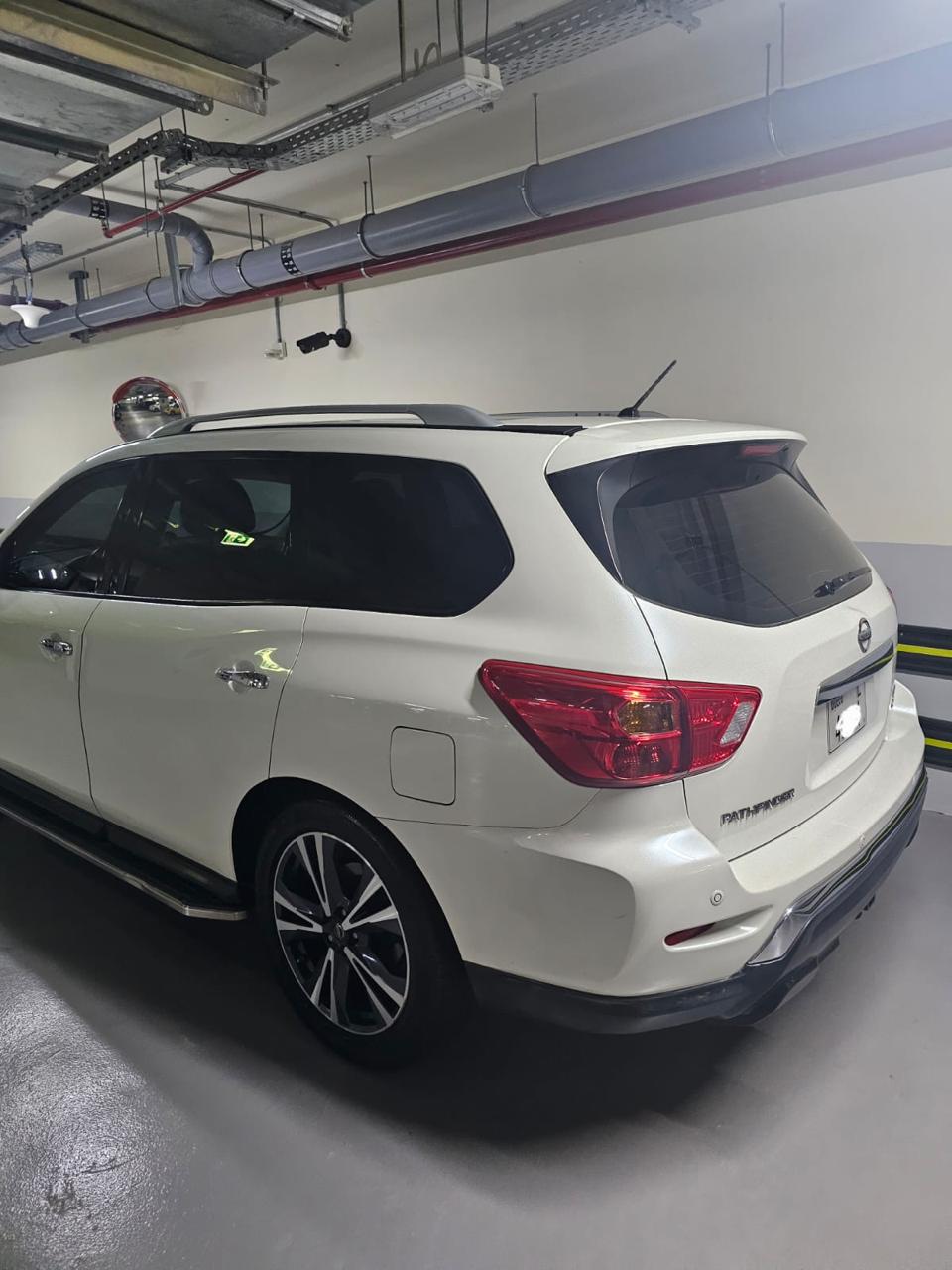 Bianca Nissan Pathfinder SV 2018