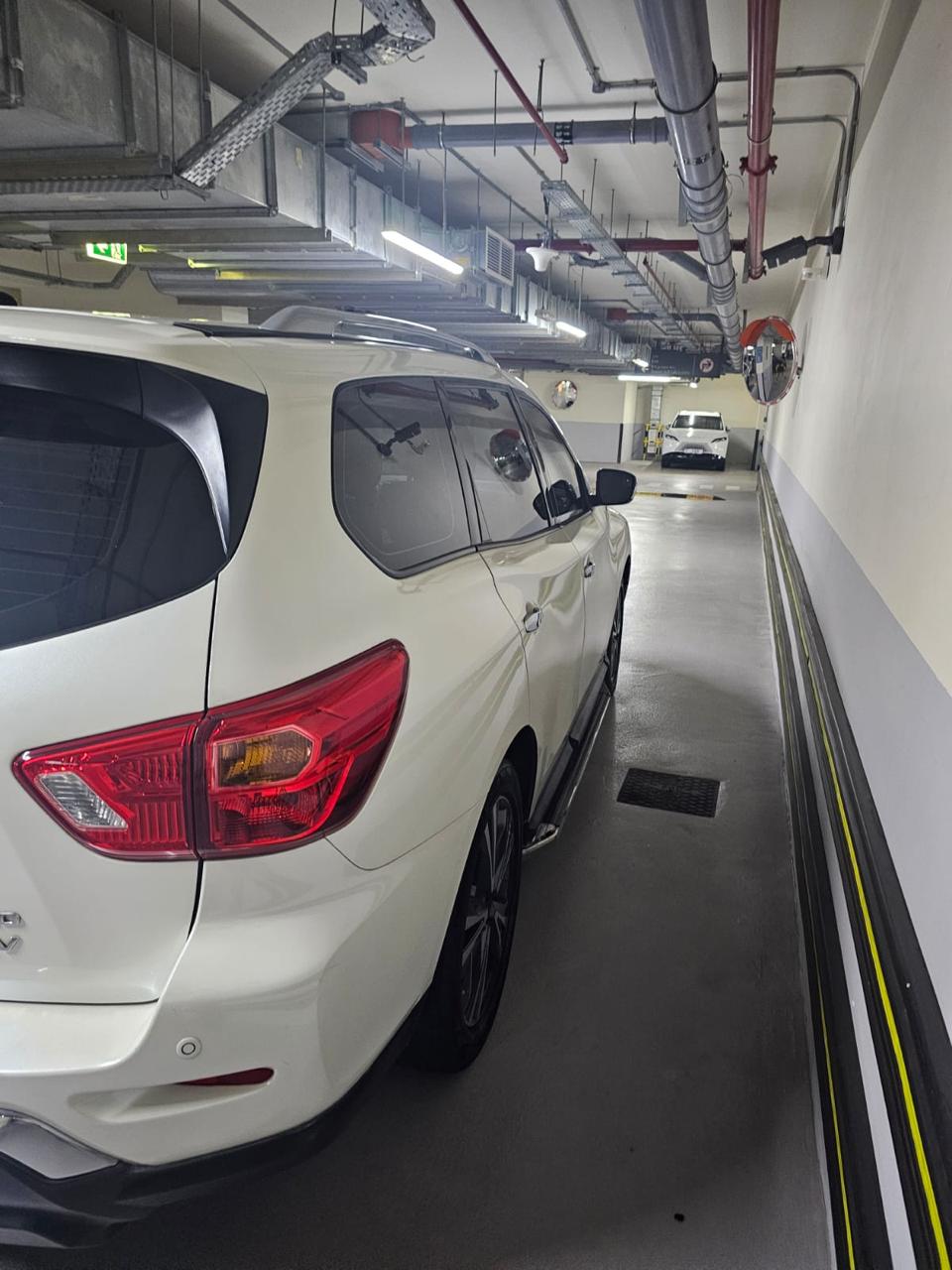 Bianca Nissan Pathfinder SV 2018