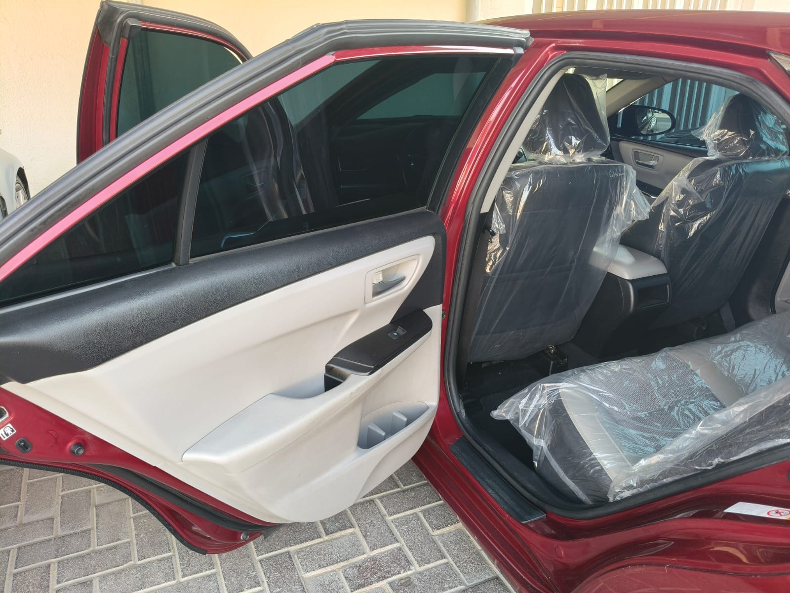 أحمر تويوتا Camry SE 2017