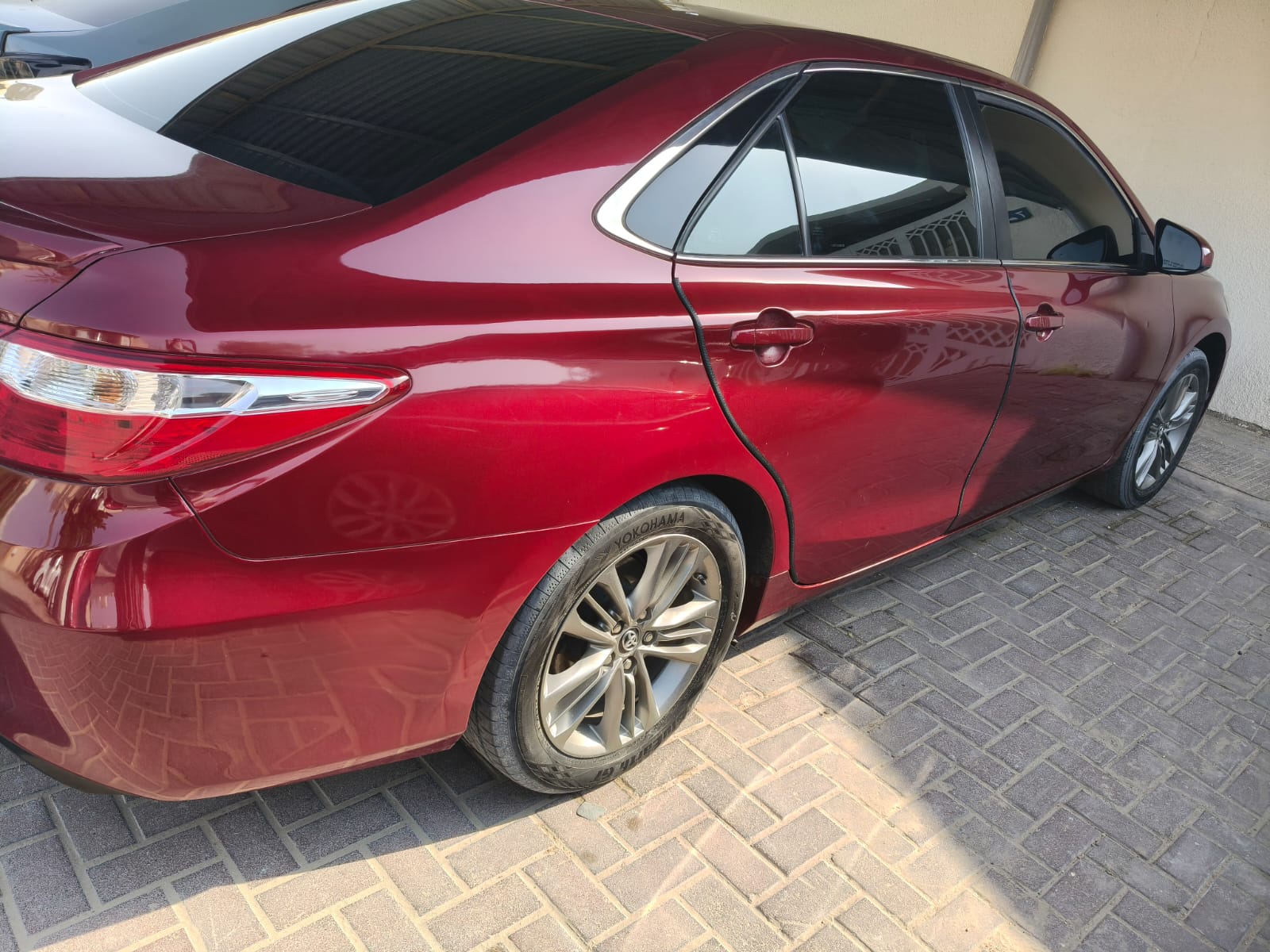 أحمر تويوتا Camry SE 2017