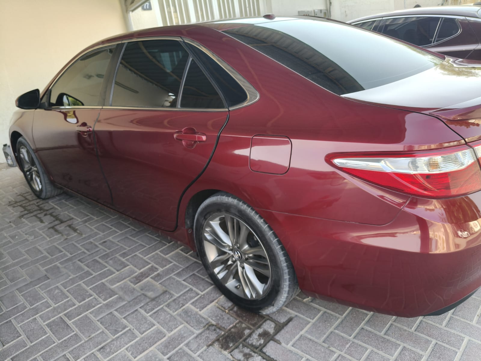أحمر تويوتا Camry SE 2017