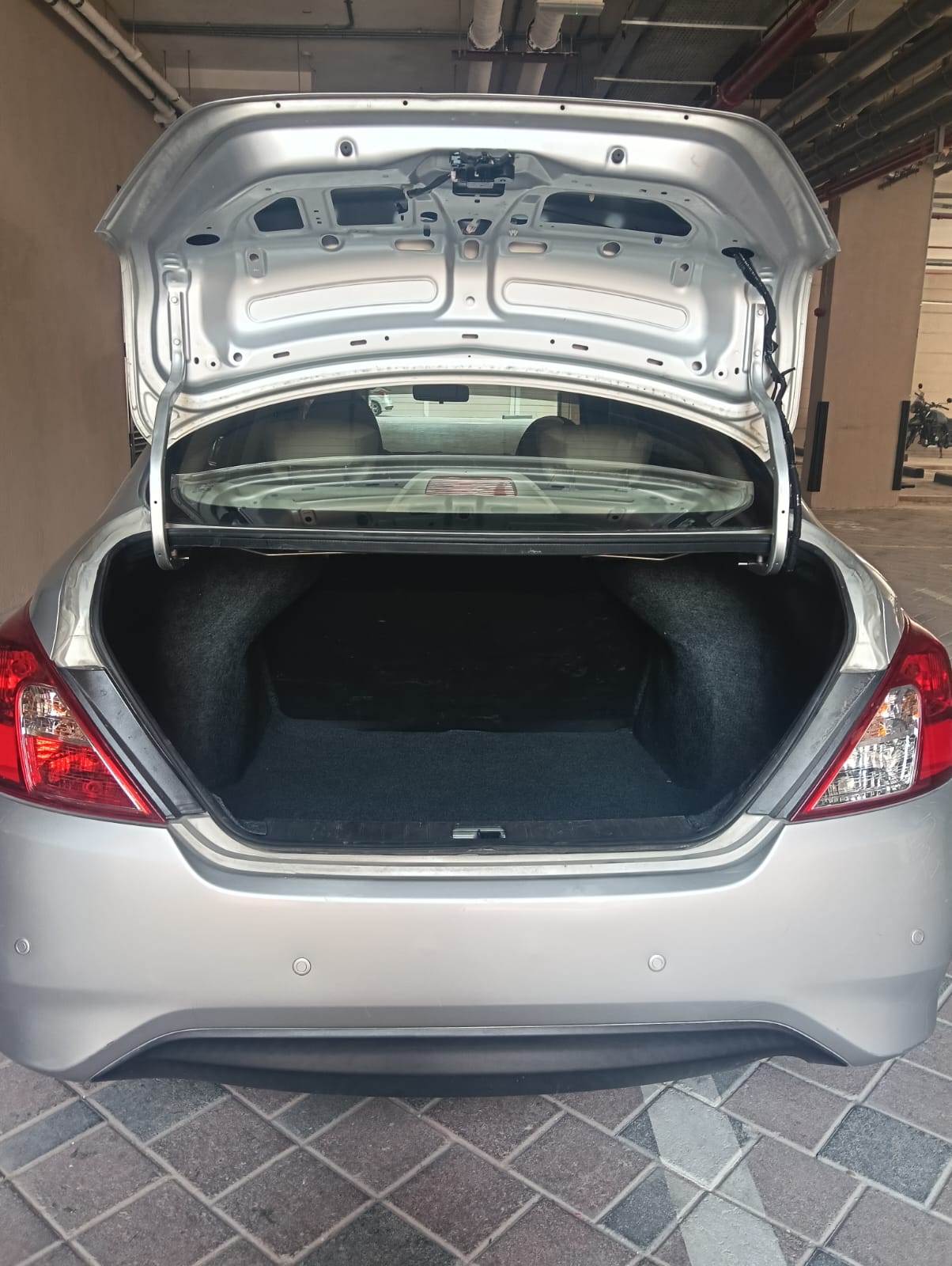 Argent Nissan Sunny 2022