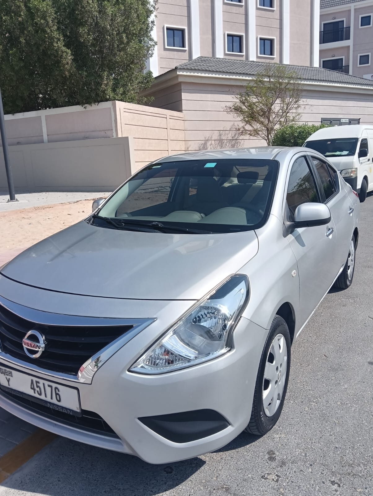 Argent Nissan Sunny 2022