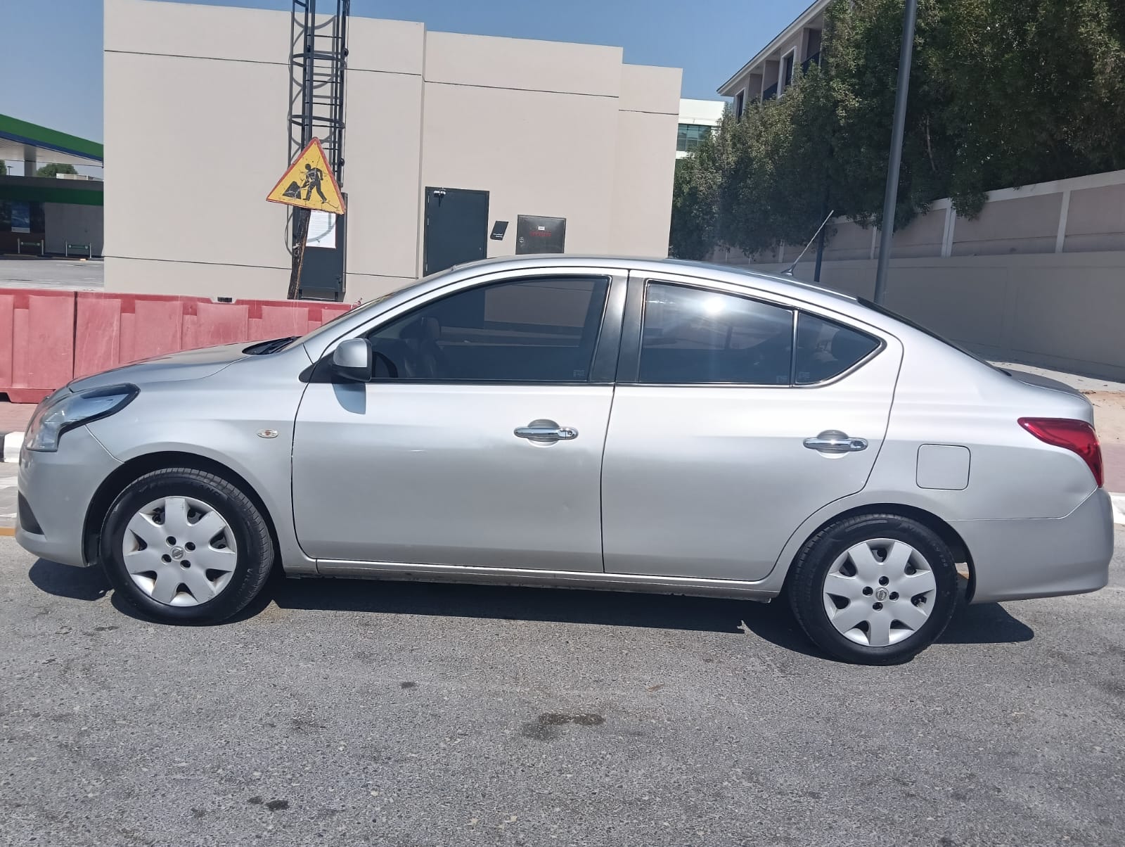 Argent Nissan Sunny 2022
