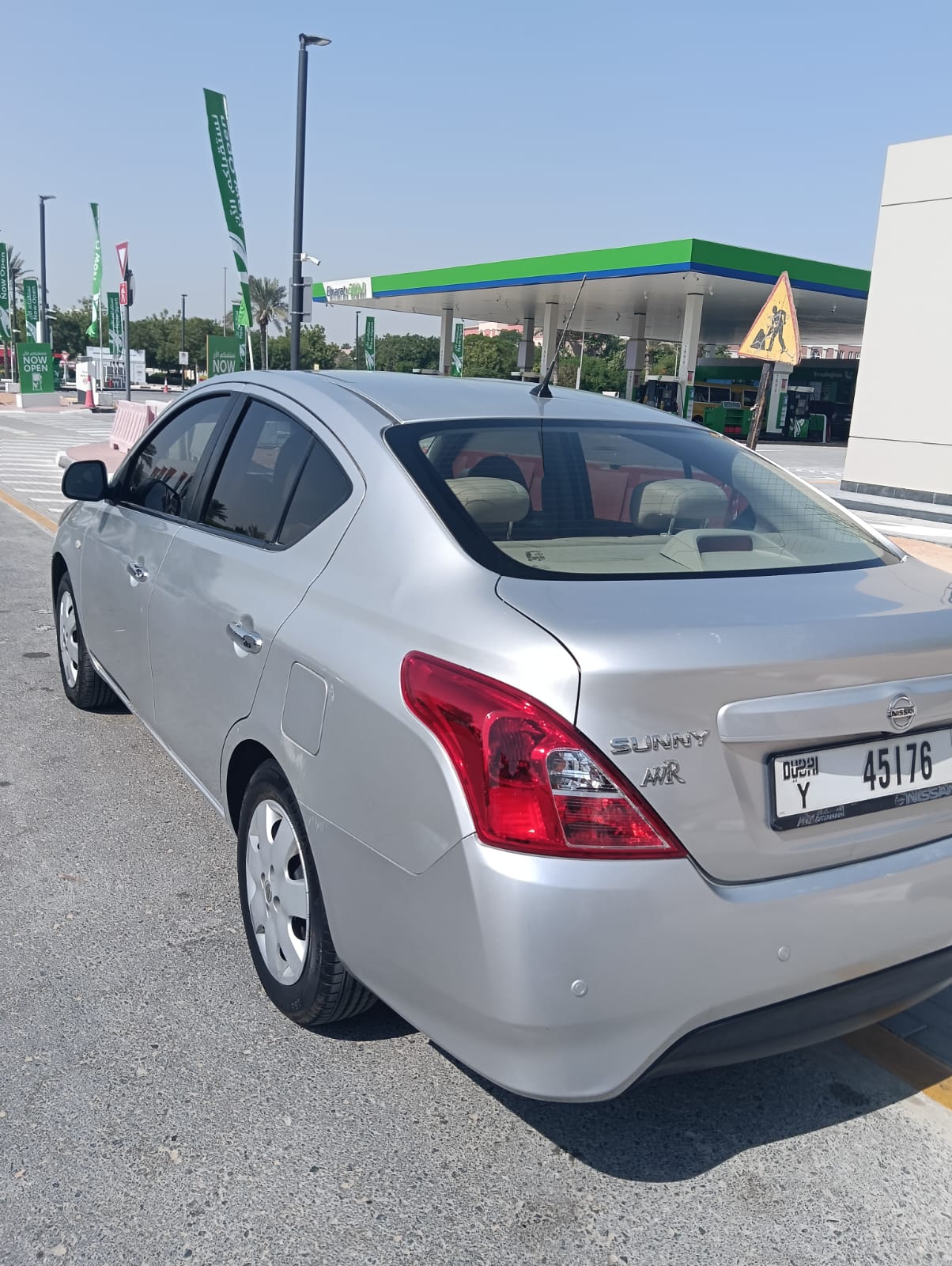 Argent Nissan Sunny 2022