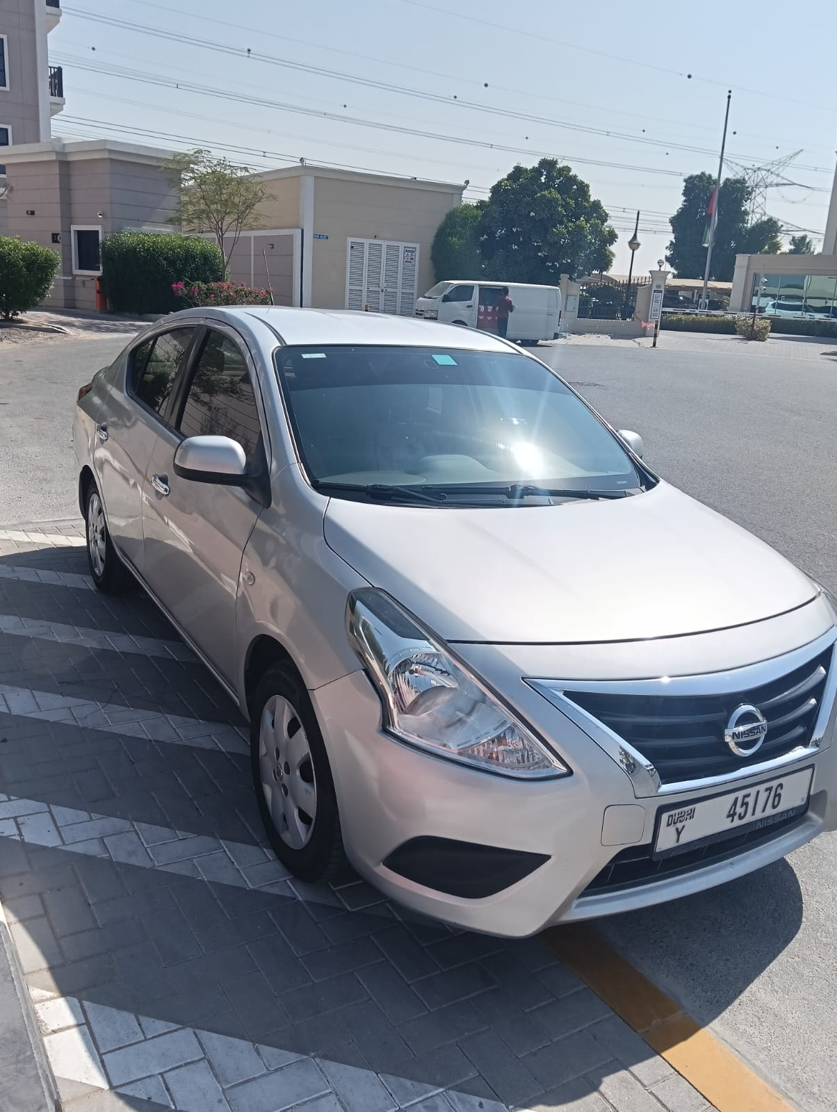 Argent Nissan Sunny 2022
