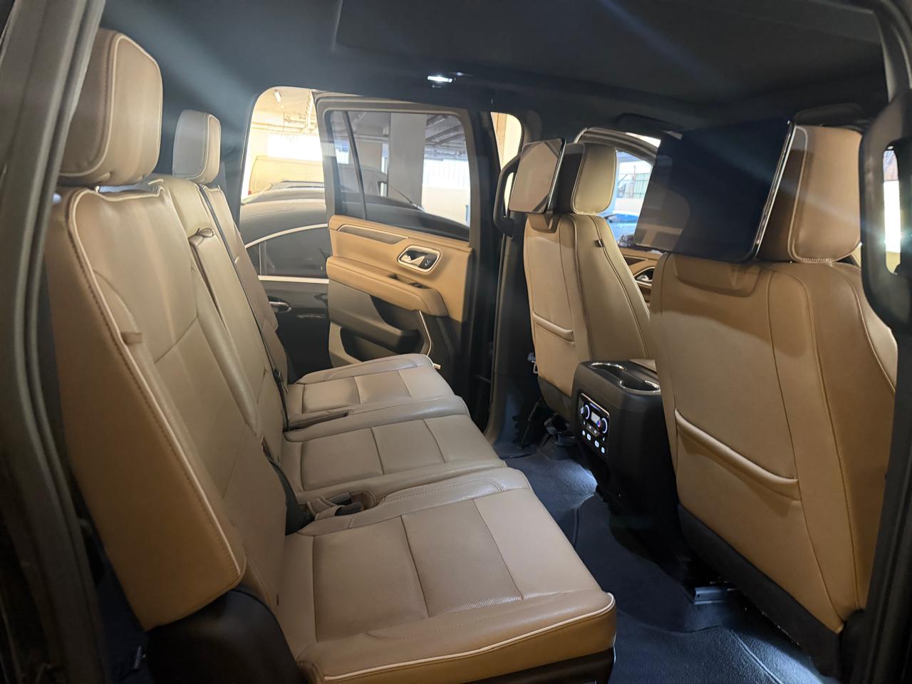 黑色的 雪佛兰 Suburban LS 1500 2023