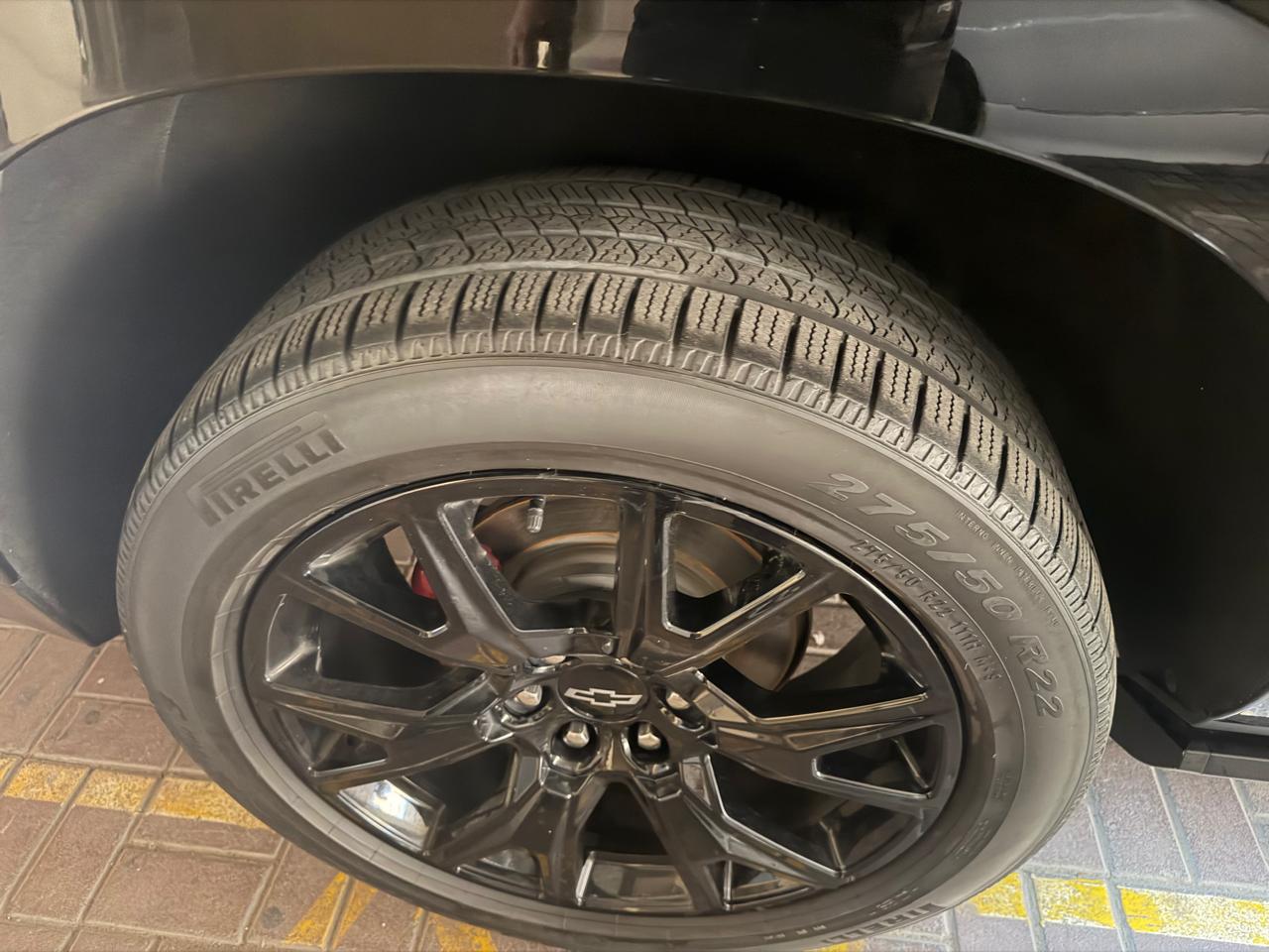黑色的 雪佛兰 Suburban LS 1500 2023