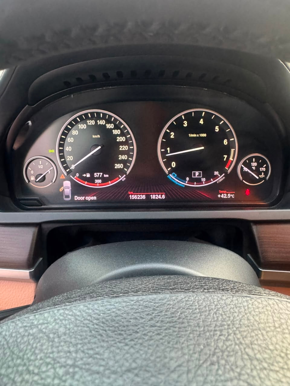Weiß BMW 750Li 2011