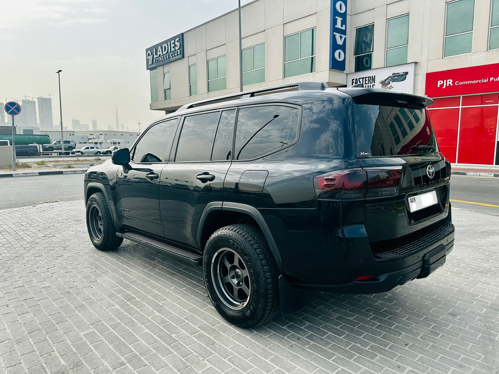 Black Toyota Land Cruiser GR-SPORT 3.5L 2025